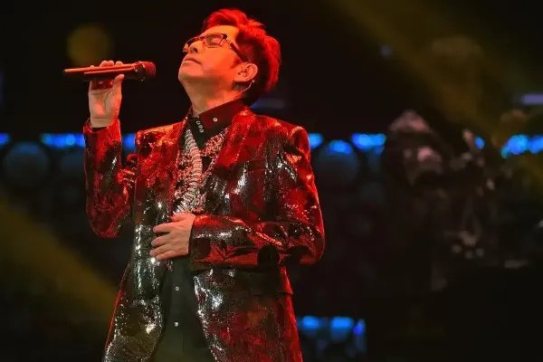 披着羊皮的狼原唱