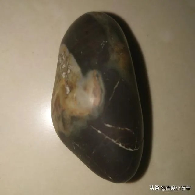 石友们，把你们的新疆和田玉、籽料原石和天然奇石发个图出来让石友们看看学习下？