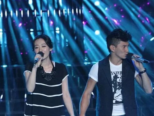 严艺丹照片清新惹人爱 牵手吴奇隆合唱助阵《三寸天堂》