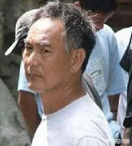 《七小福》中为什么有的人用艺名有的人用原名？