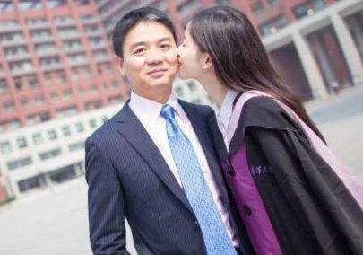 刘强东成功背后的3个女人是谁?