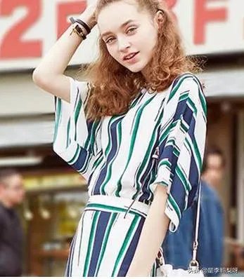 大家能否推荐下适合职场女性的服装品牌？穿上走路带风那种？