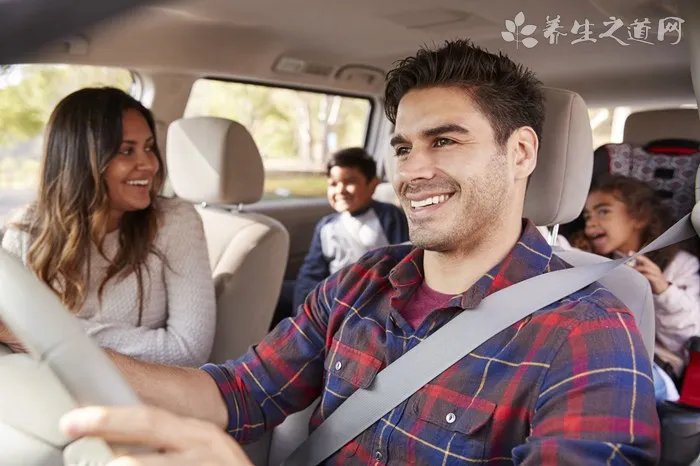 皮肤晒黑抹什么护肤品 全身美白要这样