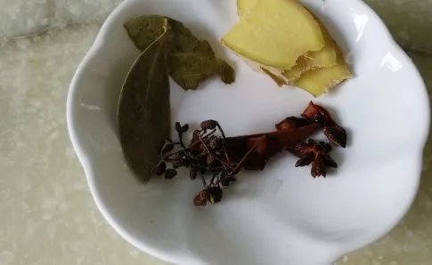 炖牛肉最忌讳两种佐料是什么？