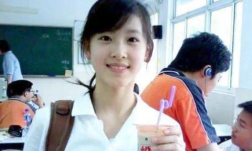 章泽天为什么被人诟病，仅仅是因为她装清纯么？