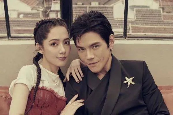 郭碧婷向佐还没领证，婚礼和领证到底该如何安排顺序？