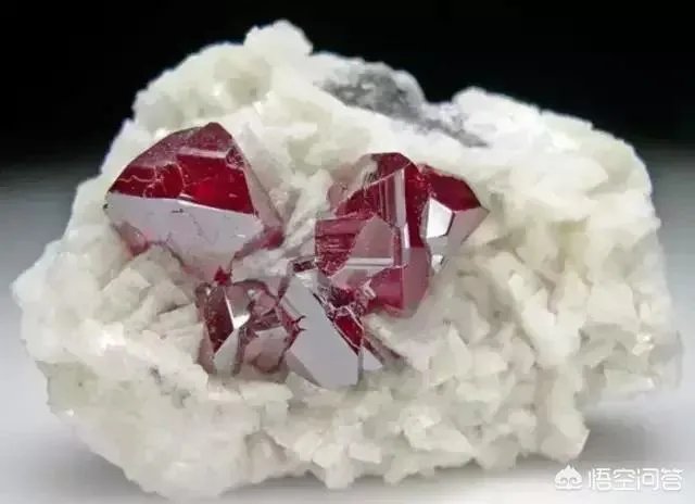 为什么有些中国人钟爱玉石，而有些印度人钟爱宝石？是因为民族性格不同吗？