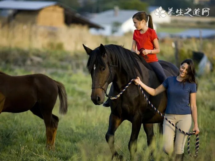 纪梵希新版禁忌之吻色号试色 纪梵希禁忌之吻16号好用吗