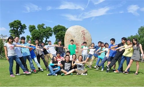 拍摄集体照怎么站位 教你几招拍集体照的技巧