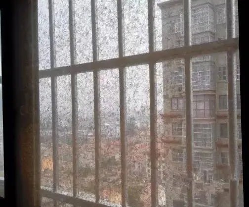 窗户和窗框有缝隙漏风怎么办