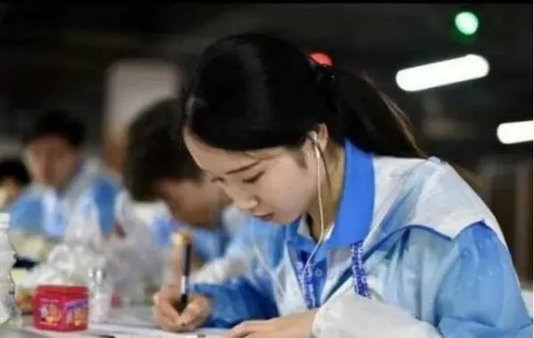 全国政协委员建议，取消英语中小学主科地位，外界的反响如何？