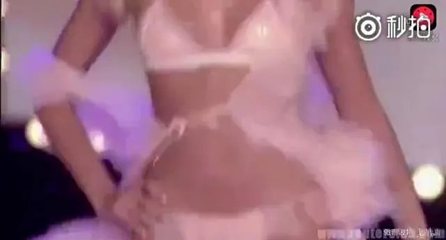 #维密大秀#有哪些维密天使曾经在维密T台上跌倒过？