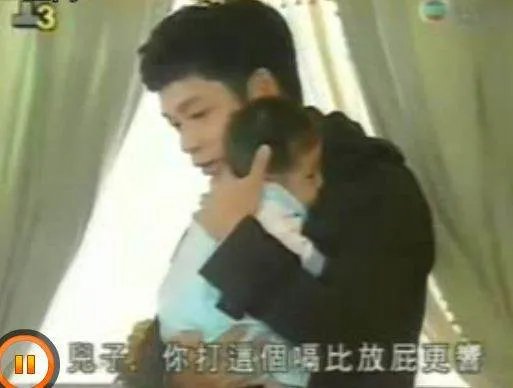 港剧古灵精探A的结局孩子是个女孩，为什么在B变成了男孩？