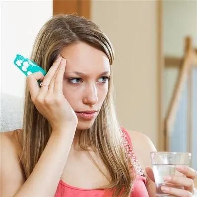 嘴唇干裂是什么原因