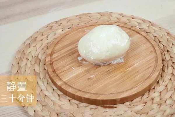 蛋黄酥的做法 自制蛋黄酥的方法