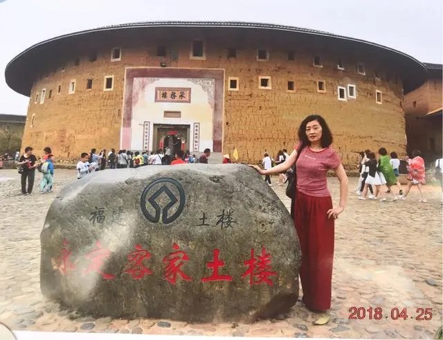 大家能否推荐下适合职场女性的服装品牌？穿上走路带风那种？