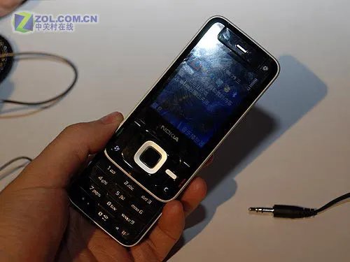 爱游戏爱生活：诺基亚N81