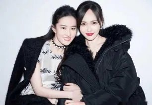 刘亦菲为唐嫣庆生，两人的友谊是真情还是作秀？