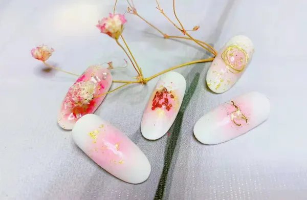 我是男生,想当一名美甲师前景如何?