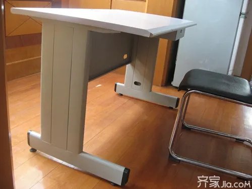 二手电脑桌椅哪家好 二手电脑桌椅回收价格详解