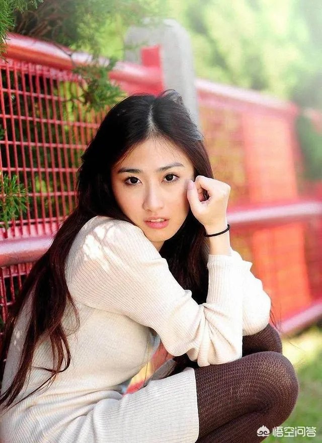 为什么蛋糕店的女店员普遍颜值高？