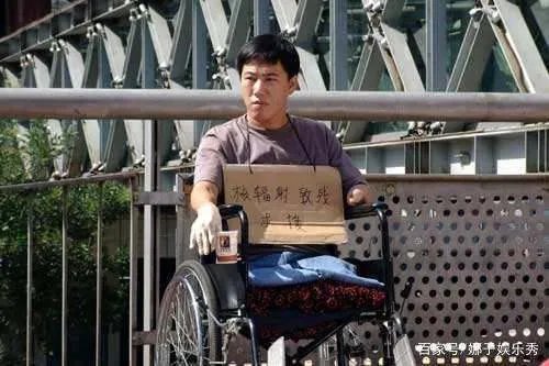 24年前一小伙捡到串钥匙链，因此失去了双腿和左臂，后来怎样了？