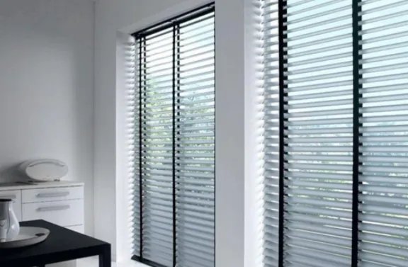 百叶窗帘怎么拉下来啊