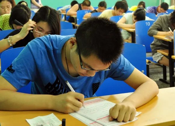 自考中的英语二和Pets是什么关系？