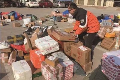 快递员在快递盒子上写诅咒话语,具体是什么情况?