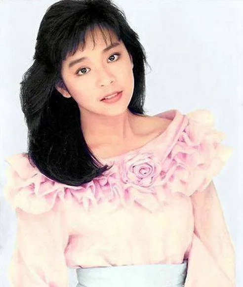 遭遇车祸不幸英年早逝的明星都有谁？