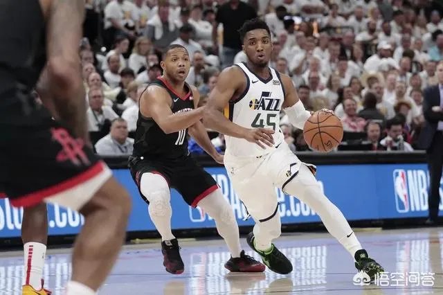 火箭和爵士季后赛G4赛后，哈登怒视球场，保罗则鼓励板凳席上的球员，你怎么看？