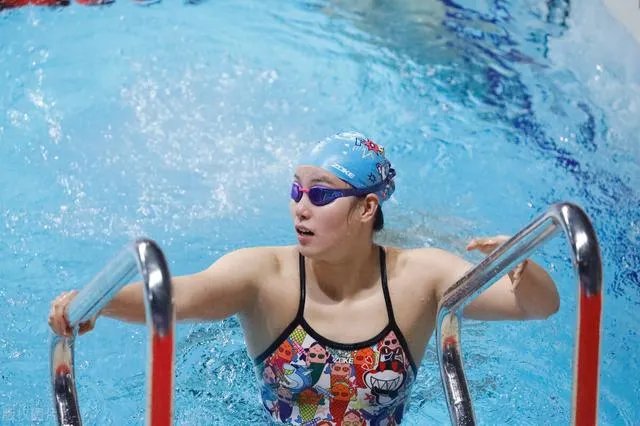 三年前火到上春晚,如今却与东奥无缘,傅园慧的坠落谁来买单?