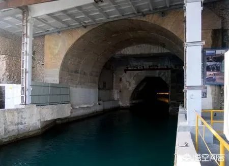 台风级战略导弹核潜艇是怎样出海的?