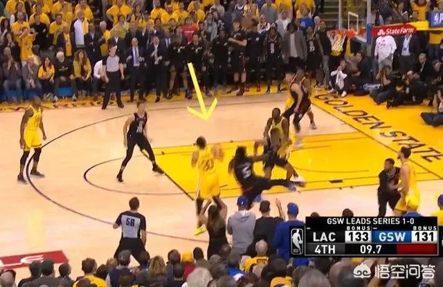 勇士和快船季后赛G2关键时刻,库里选择强投三分而不是突破打两分,这是为什么?