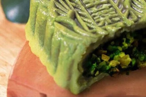 螺蛳粉等奇葩月饼畅销，网友对此有何表示？