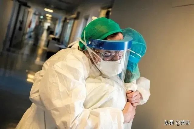 美国新增确诊减少了