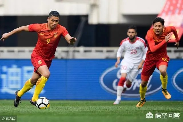 中国张玉宁小将荷甲小发神威，替补上场贡献3次惊险打门，他会成为第二个孙兴慜吗？