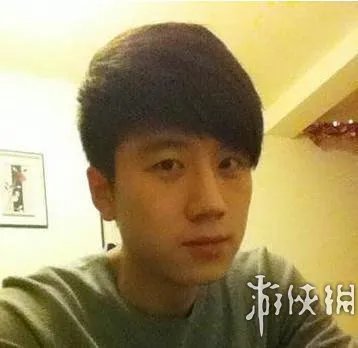 西安公交车现最帅售票员 颜值爆表似吴彦祖走红网络