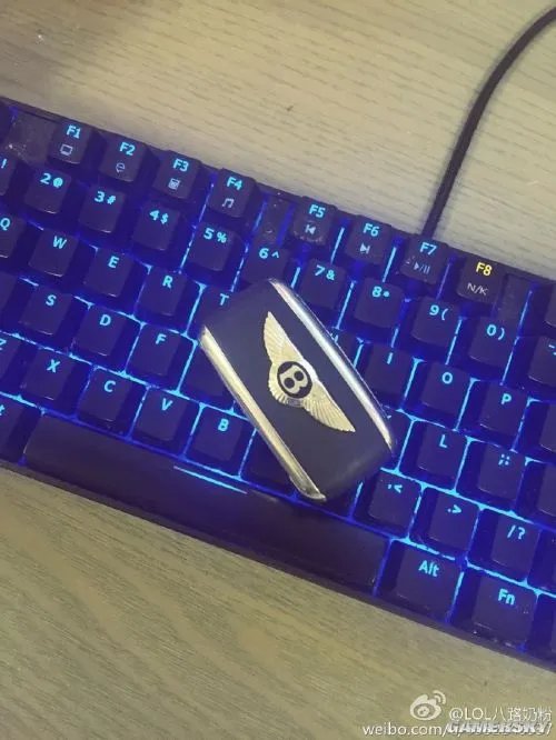 新一代人生赢家 《英雄联盟》第一蛮王老婆送宾利