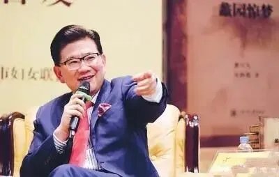 曹可凡炮轰真人秀，惹恼金星发文怒骂，两个人到底谁有错？