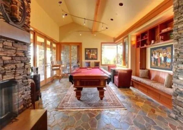 疑似冯轲美国豪宅曝光 2万平米够豪华