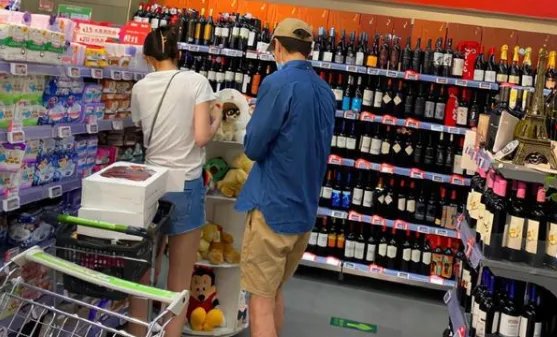 杨玏的新恋情被拍，与毛晓彤的cp破裂，网友对此是怎样的反应？