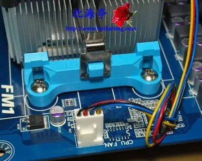 笔记本散热器怎么使用应当插在