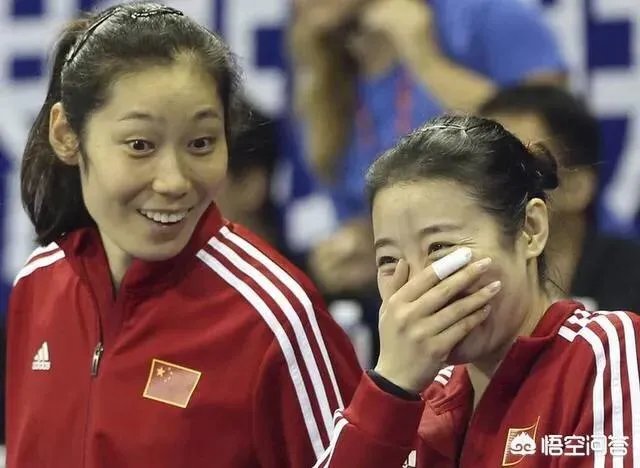 北仑站女排最后一战，大美女姚笛在场下捂嘴偷笑，朱婷还手舞足蹈的发生了什么？