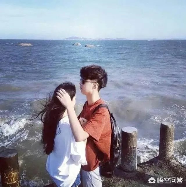 有没有这个图片的情侣头像呀？