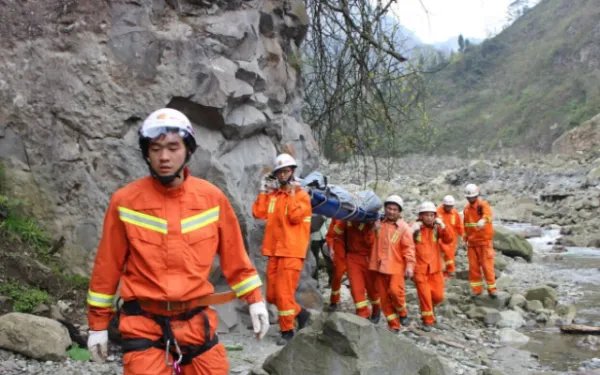 你如何看待驴友被困海拔4600米高山这件事?