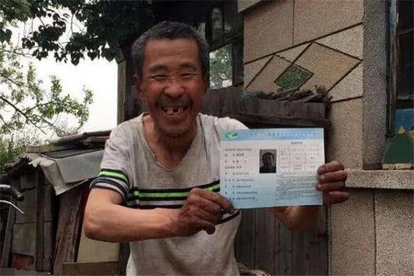 71岁老人5次高考终圆梦，究竟是为了什么？