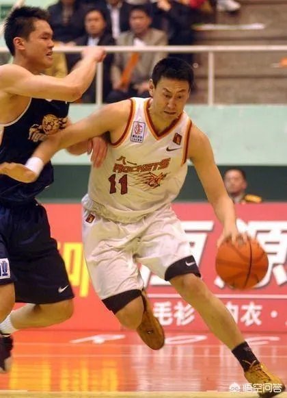 中国男篮主帅李楠在球员时期什么水平?和朱芳雨相比怎么样?