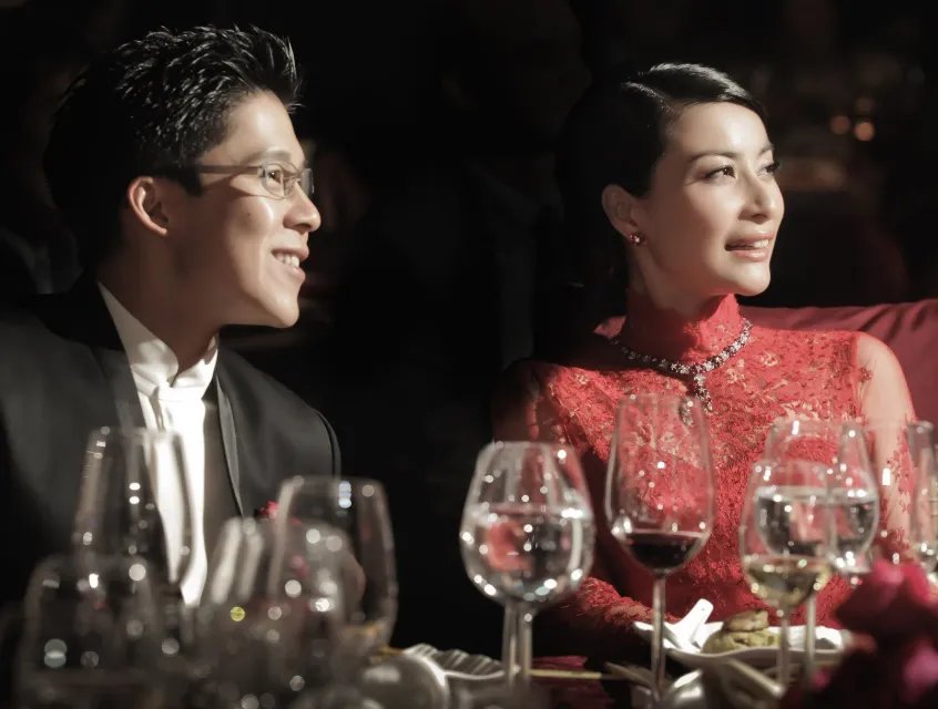 霍启刚跟郭晶晶明明很有钱，为何生活过得很朴素？