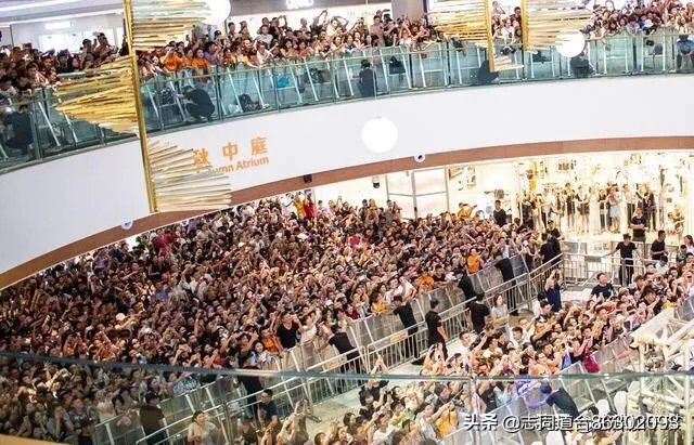 刘德华是华人的骄傲,更是艺人里的楷模。谁近距离见到过刘德华,说说有什么样的感受?